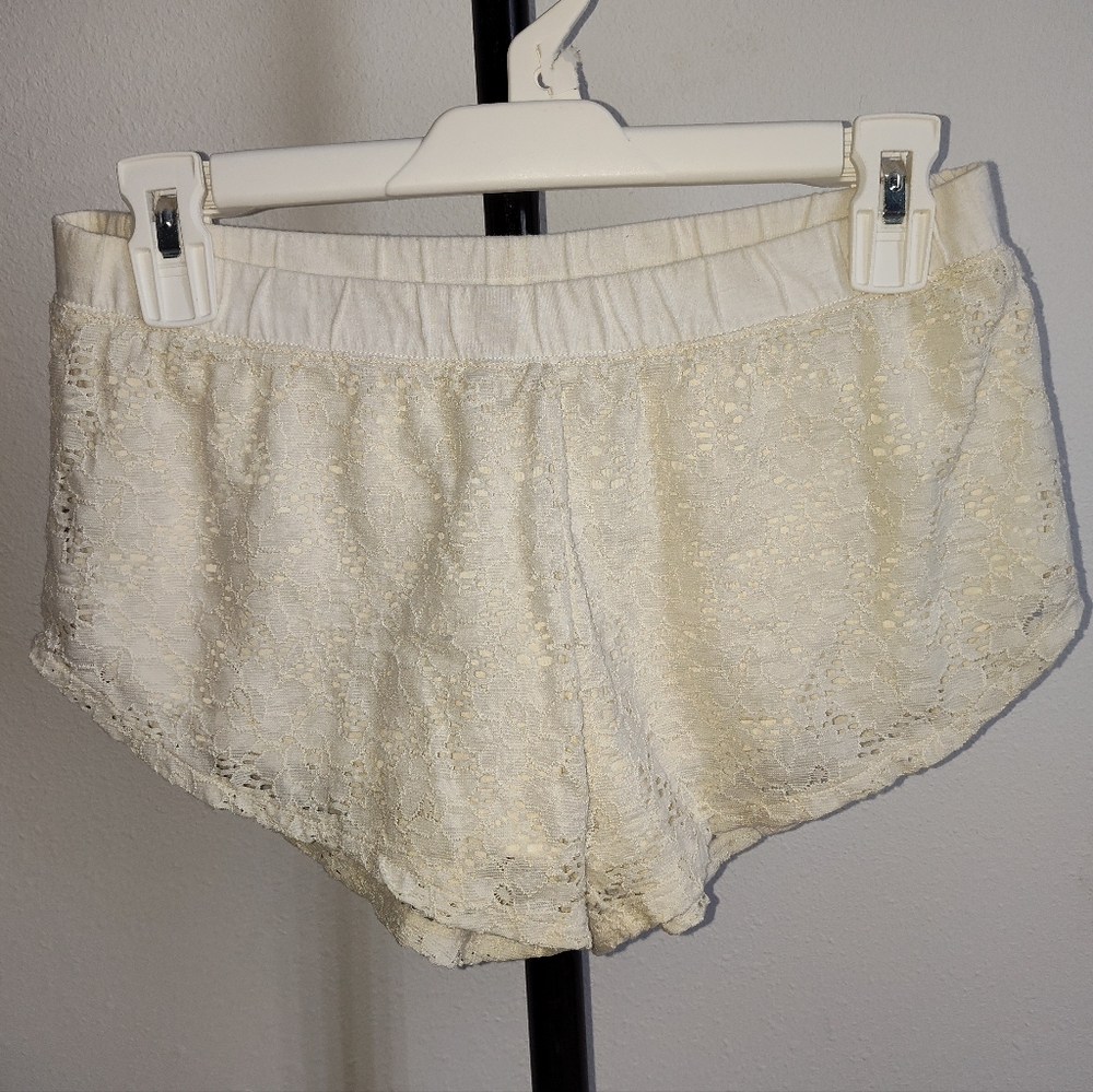 Short size S , jasmine & ginger , white cream color